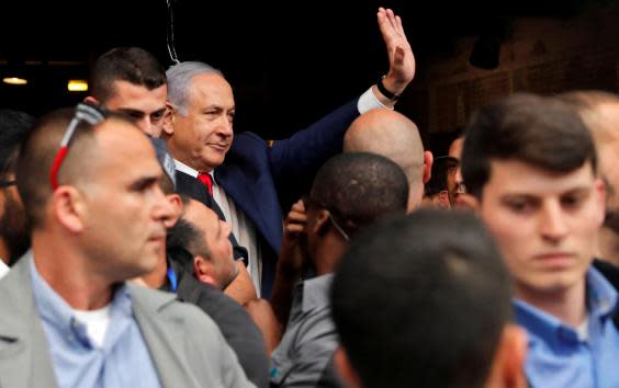 Israel election: Netanyahu and Gantz neck-and-neck in final hours of voting