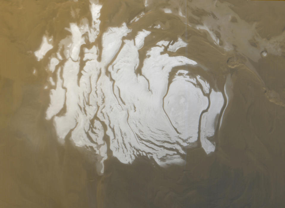 <p>The south polar cap of Mars as it appeared to the Mars Global Surveyor (MGS) Mars Orbiter Camera (MOC) on April 17, 2000. (Photo: NASA/Handout via Reuters) </p>