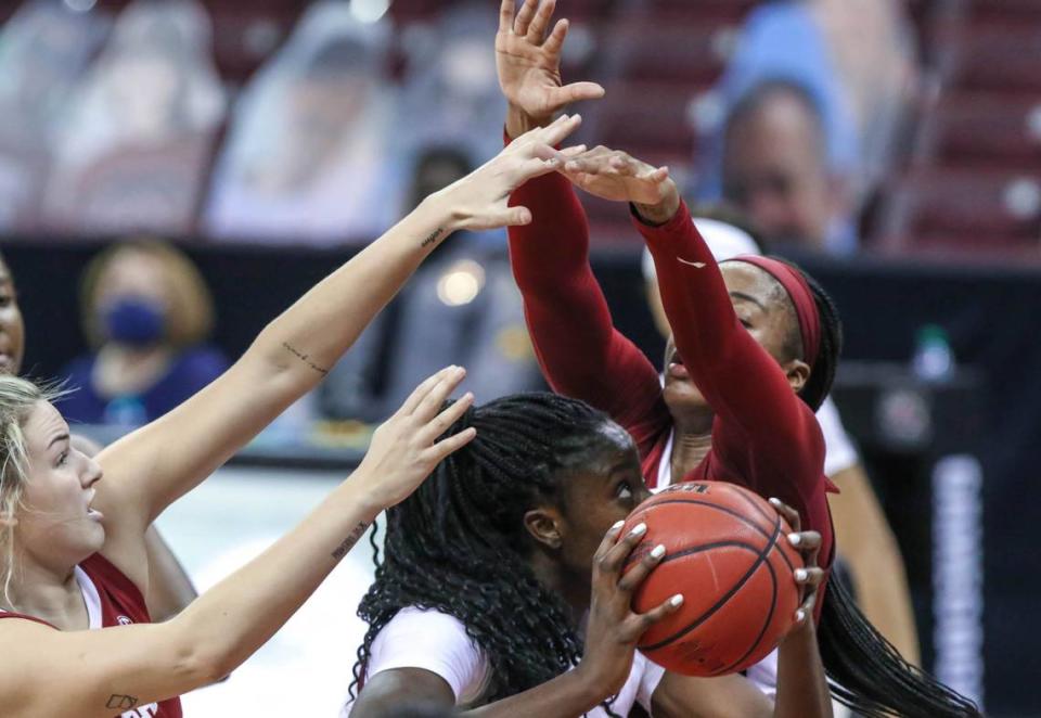 South Carolina Gamecocks forward Laeticia Amihere (15) eyes the basket as Alabama forward Allie Craig Cruce (12) and forward Jasmine Walker (40) pressure.