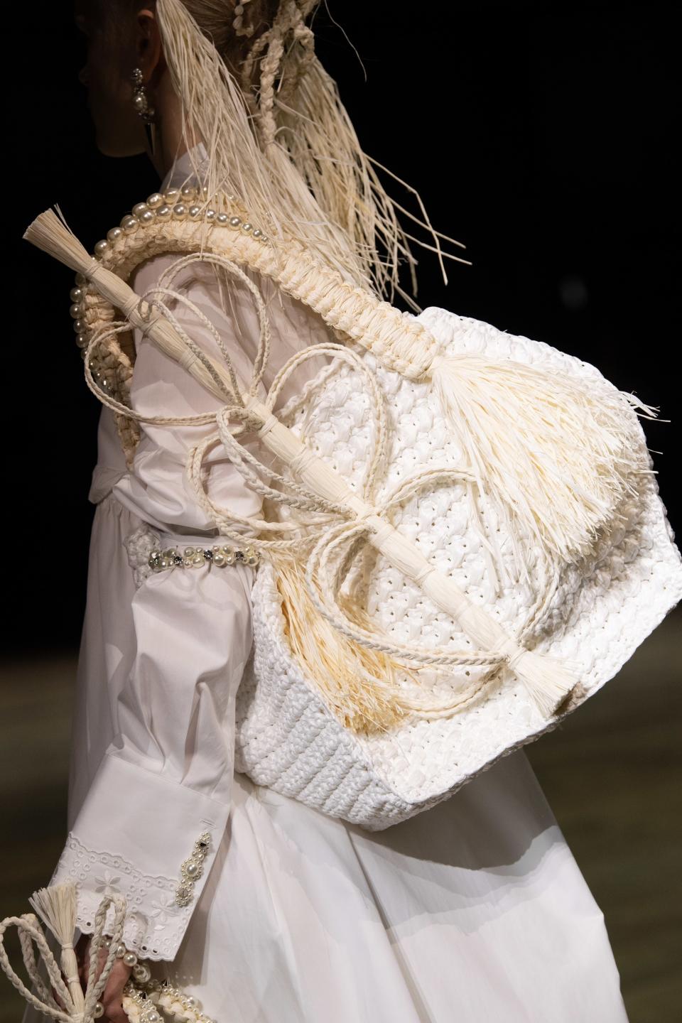 <h1 class="title">Simone Rocha</h1><cite class="credit">Photo: GoRunway.com</cite>