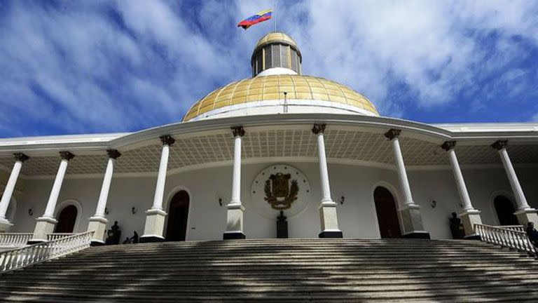 En el edificio del parlamento venezolano funcionarán las dos asambleas.