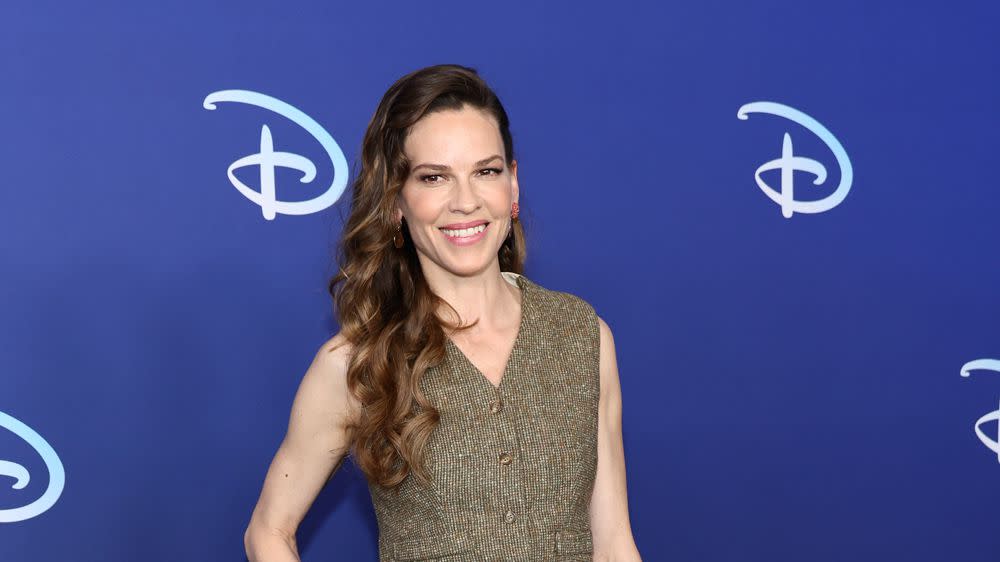 Hilary Swank attends the 2022 ABC Disney Upfront at Basketball City - Pier 36 - South Street on May 17, 2022 in New York City.