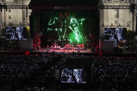 Los integrantes de la banda argentina de rock Los Fabulosos Cadillacs se presentan en un concierto gratuito en el Zócalo de la Ciudad de México el sábado 3 de junio de 2023. (Foto AP/Aurea Del Rosario)