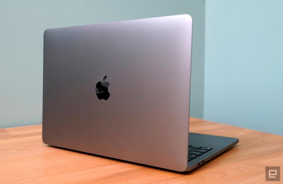 <p>MacBook Pro 13-inch (M2, 2022)</p>
