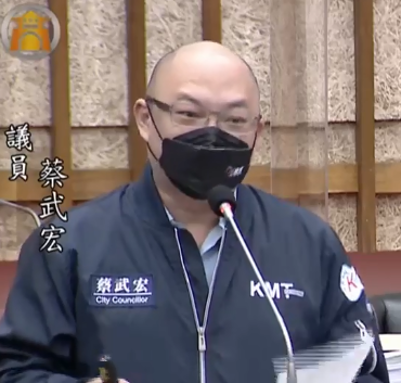 蔡武宏發出聲明稿道歉並強調絕無可能故意破壞他人家庭，對於孩子一定會負起養育責任，並同意讓孩子認祖歸宗。（記者吳文欽攝）