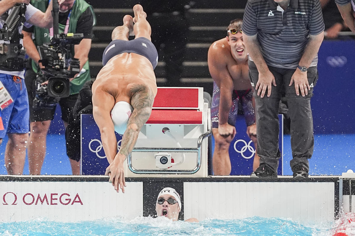 U.S. swimmers win Team USA’s first gold medal of 2024 Olympics in men’s 4×100 relay