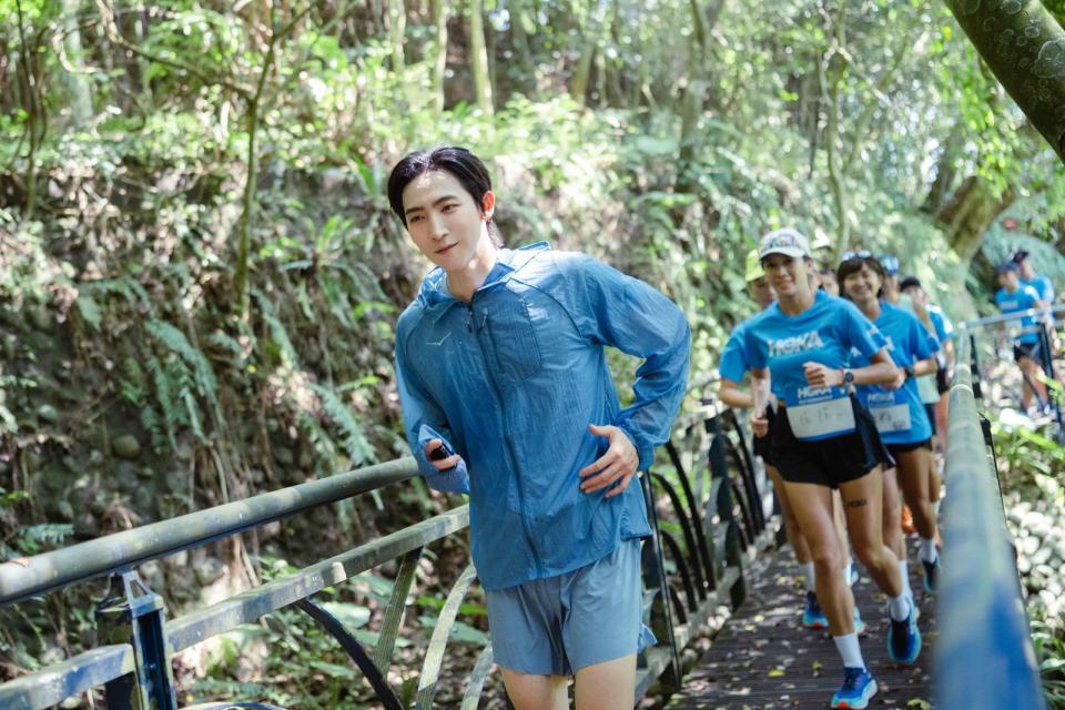 黃宏軒應運動品牌邀請挑戰越野跑，花近3小時跑完全程。（HOKA提供）