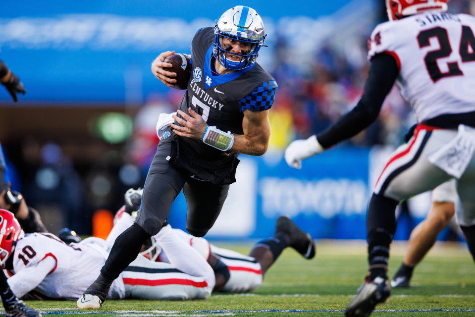 Kentucky Wildcats quarterback Will Levis (7) runs the ball during the second quarter against the Georgia Bulldogs at Kroger Field.