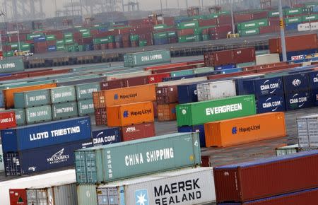 Shipping containers are seen at the Port Newark Container Terminal near New York City July 2, 2009. REUTERS/Mike Segar