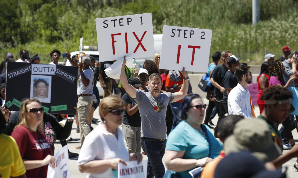 Activists block major freeway to protest gun violence in Chicago