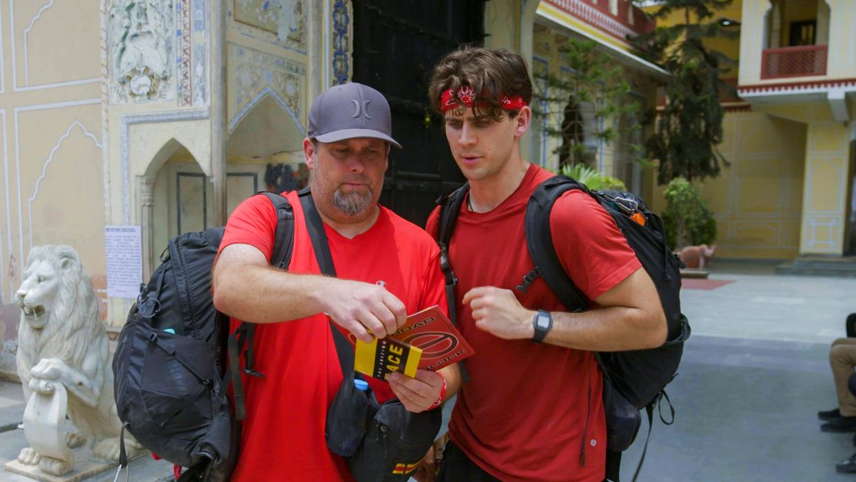  Rob McArthur and Corey McArthur on The Amazing Race. 