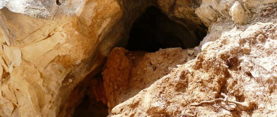 Entrada a Cueva Fantasma. El yacimiento está en fase de preparación y aún no está abierto. Sin embargo ya se han encontrado restos neandertales muy prometedores