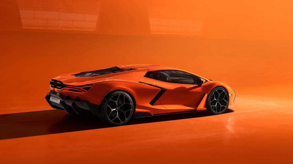 2024 lamborghini revuelto