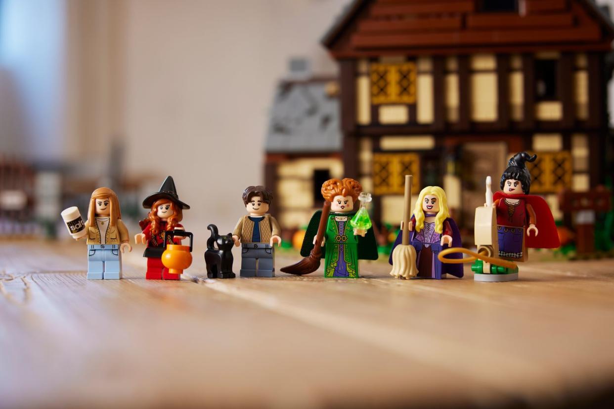 lego hocus pocus the sanderson sisters' cottage