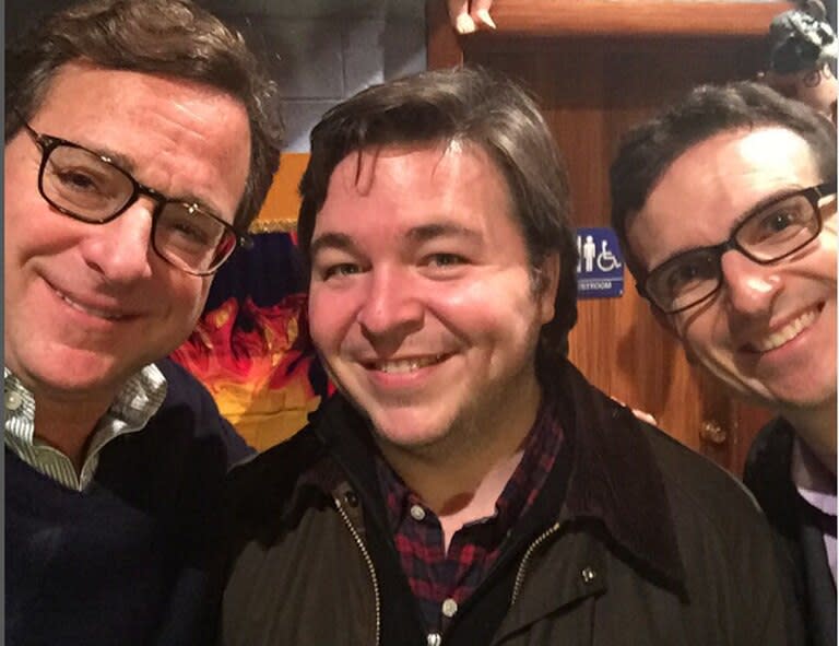 De izquierda a derecha, el humorista Bob Saget (voz en off en How I Met Your Mother), Carter Bays y Craig Thomas