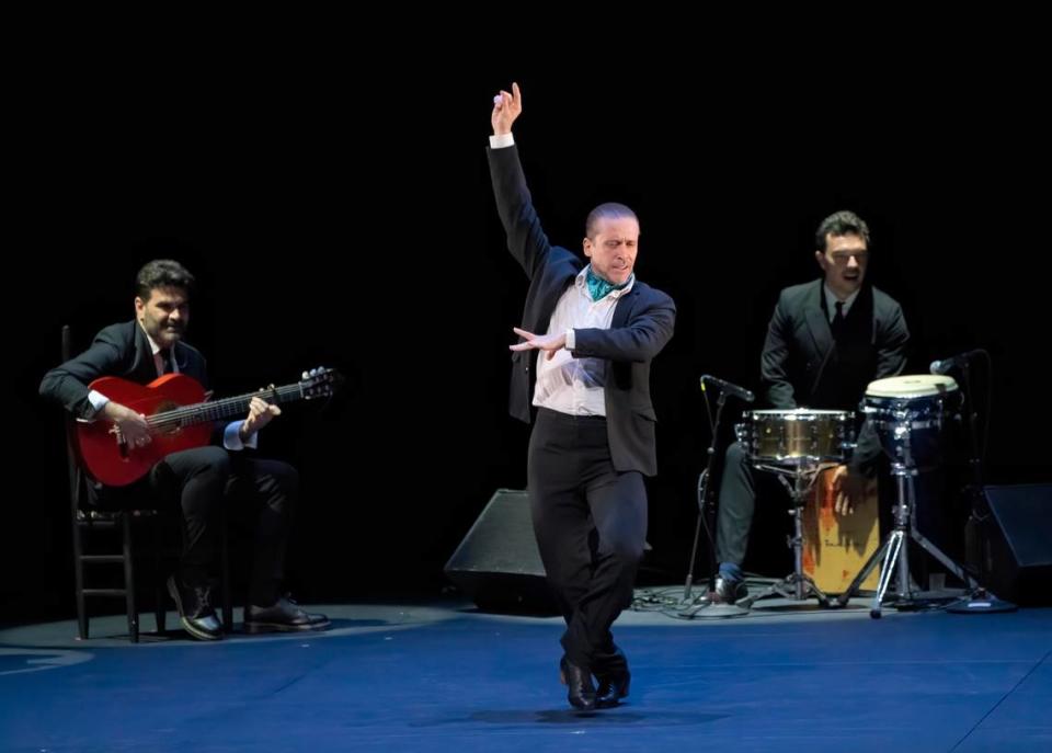 Alfredo Losa en “Farruca”. Foto Daniel Azoulay/Cortesía Arsht Center