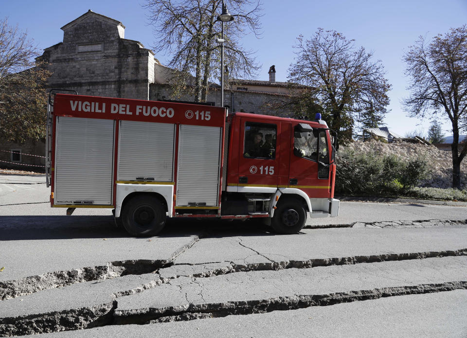 New earthquake rocks Italy, flattens historic basilica