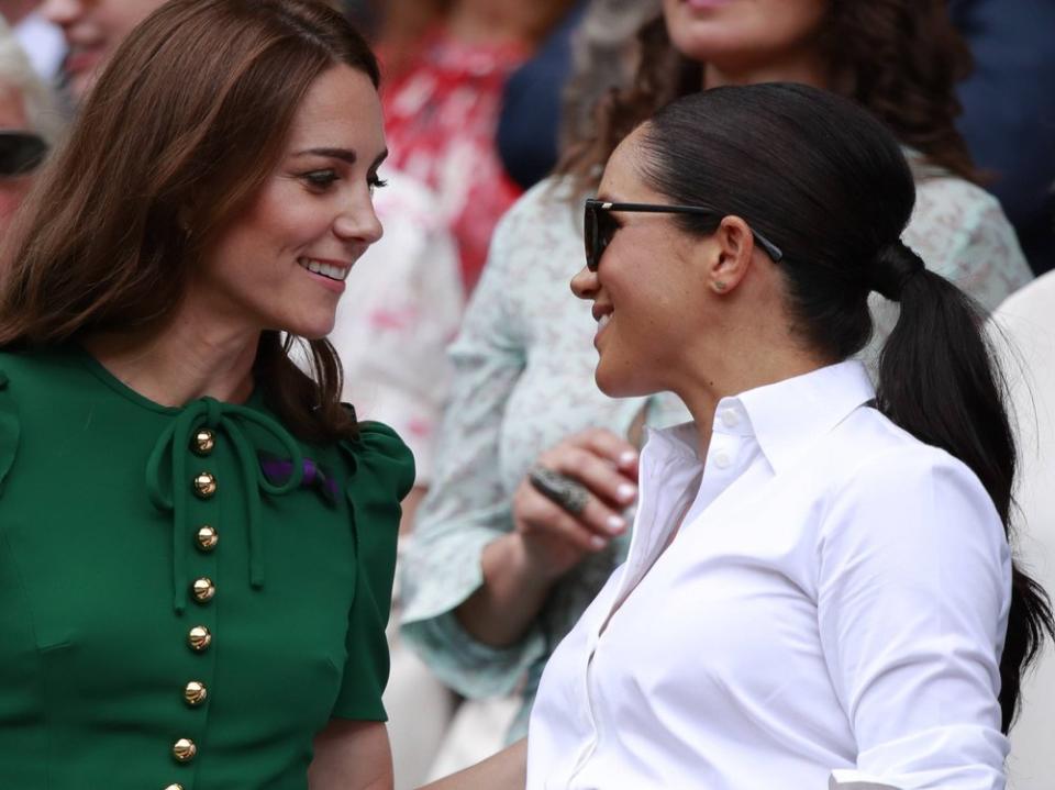 Prinzessin Kate und Herzogin Meghan besuchten 2019 gemeinsam das Tennis-Turnier in Wimbledon. (Bild: imago/Paul Marriott)