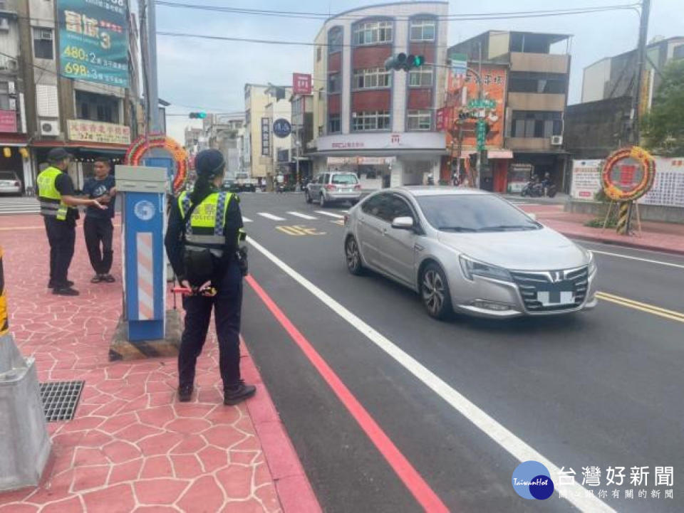 未停讓行人罰責提高　苗警持續宣導路口停讓觀念