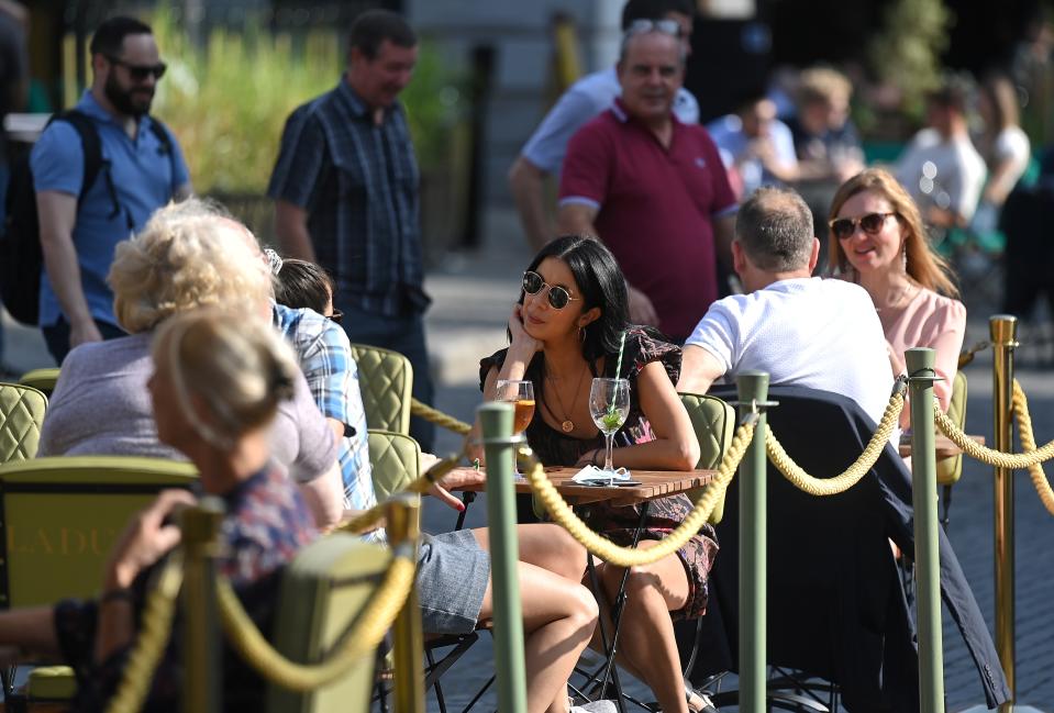 Customers sit at tables outside a pub in Covent Garden, London on September 22, 2020. - The British government announced fresh steps Tuesday to try and stop a coronavirus surge in England, as the World Health Organization warned that new cases worldwide soared to almost two million last week in a grim new record. The measure included early closing time for pubs and restaurants, a resumption of advice for people to work from home, coupled with new penalties for breaking the rules. (Photo by Ben STANSALL / AFP) (Photo by BEN STANSALL/AFP via Getty Images)