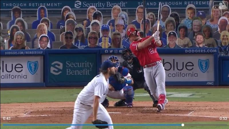 楚奧特（Mike Trout）生涯首度炸裂柯蕭（Clayton Kershaw）。（圖／翻攝自MLB官網）