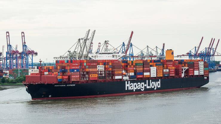 Das Hapag-Lloyd-Containerschiff „Guayaquil Express“ fährt in den Hamburger Hafen ein. Foto: dpa