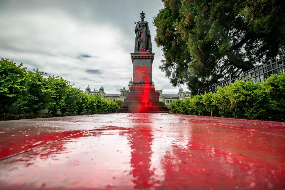 Queen Victoria Statue (Michael McArthur)