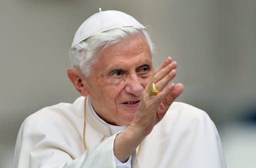 Ein Vatikan-Insider hat in seinem Blog von den zunehmenden Gesundheitsproblemen des Papstes berichtet. Demnach leide Benedikt XVI. an Bluthochdruck, Schmerzen in Hüfte und Knien und sei zudem bereits mehrfach aus dem Bett gefallen. (Archivbild)