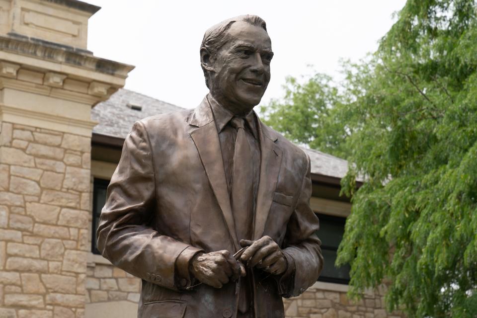 Washburn University's new School of Law building will be named in honor of the late Sen. Bob Dole, one of Kansas' all-time political greats.