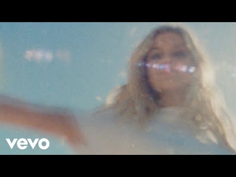 "la," Kelsea Ballerini