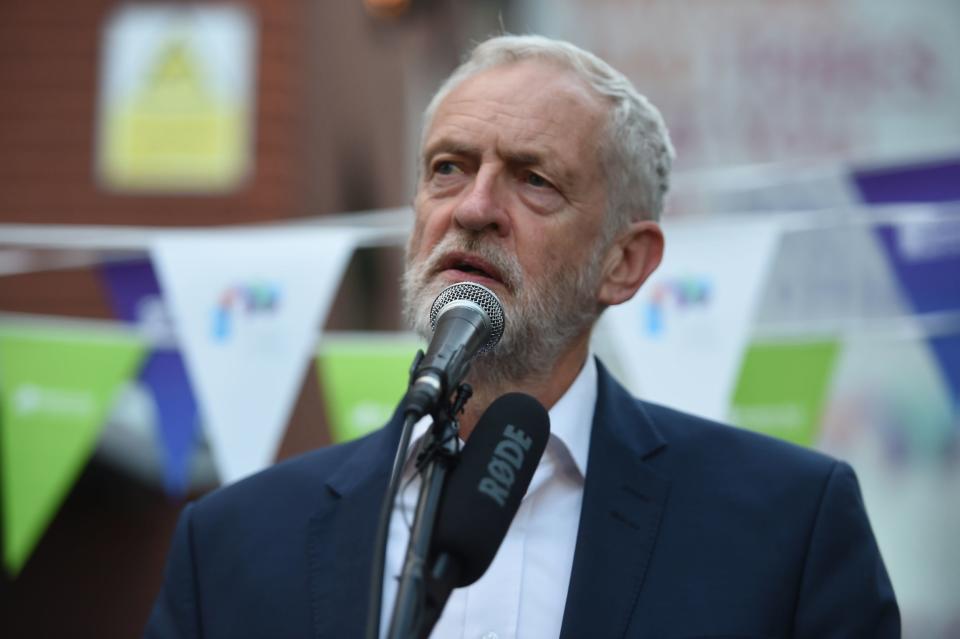 Jeremy Corbyn breaks fast with Muslim community to commemorate Finsbury Park mosque attack