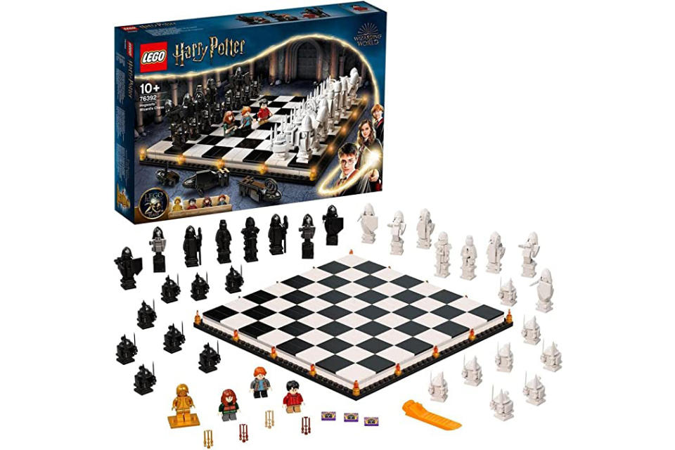 LEGO 76392 Harry Potter Hogwarts Wizard’s Chess Set & Board Game Toy, with 20th Anniversary Collectible Golden Minifigure. (Photo: Amazon SG)