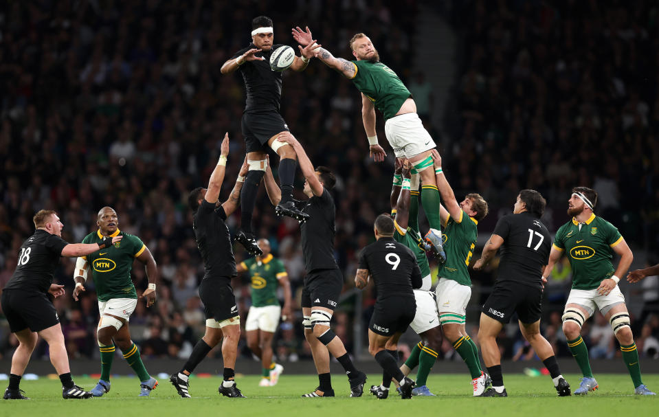 Zuid-Afrika en Nieuw-Zeeland in een opwarmwedstrijd voor het WK.  (Julian Finney/Getty Images)