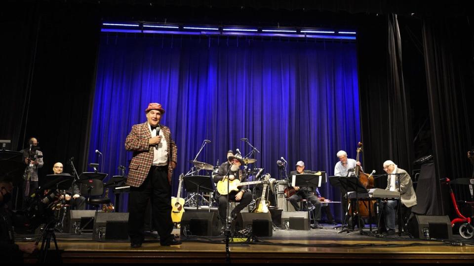 Uncle Floyd Vivino tells jokes at GRHS reunion concert for the film “Banded Together.”