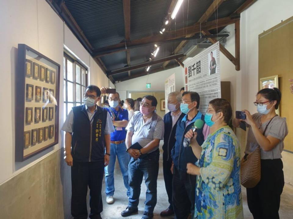 太平區公所舉辦「舞針引線繡人生─人間國寶劉千韶刺繡作品展」。（記者黃俊昇攝）