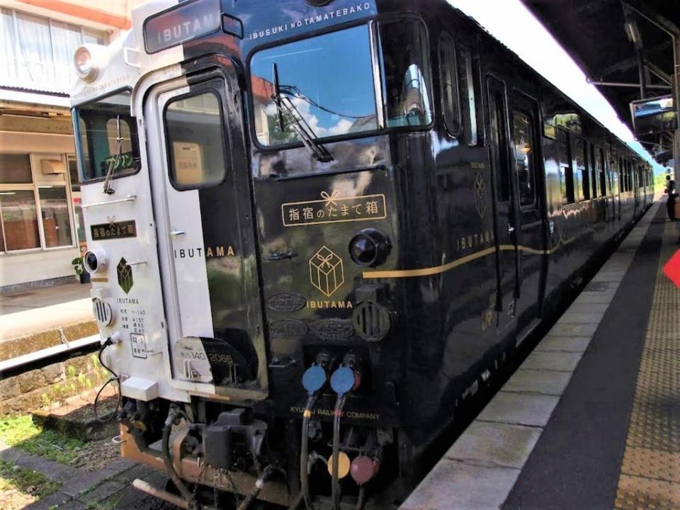 暱稱黑白郎君的九州觀光列車
