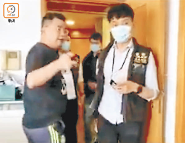 尹兆堅（左） 昨早被警方登門拘捕。