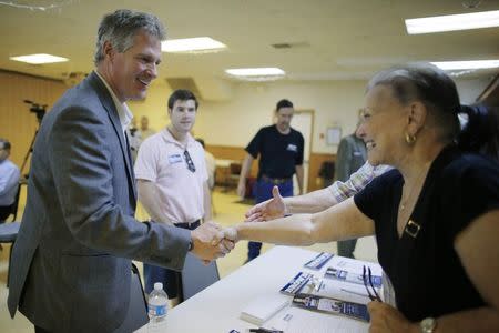 Scott Brown, a Republican candidate for the U.S. Senate, greets voters before a town hall campaign stop at a VFW post in Hudson, New Hampshire September 3, 2014. REUTERS/Brian Snyder