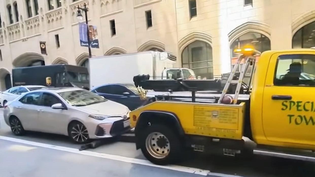 A Shady Tow Truck Tried to Haul Away a Moving Car, Then Chased After It photo