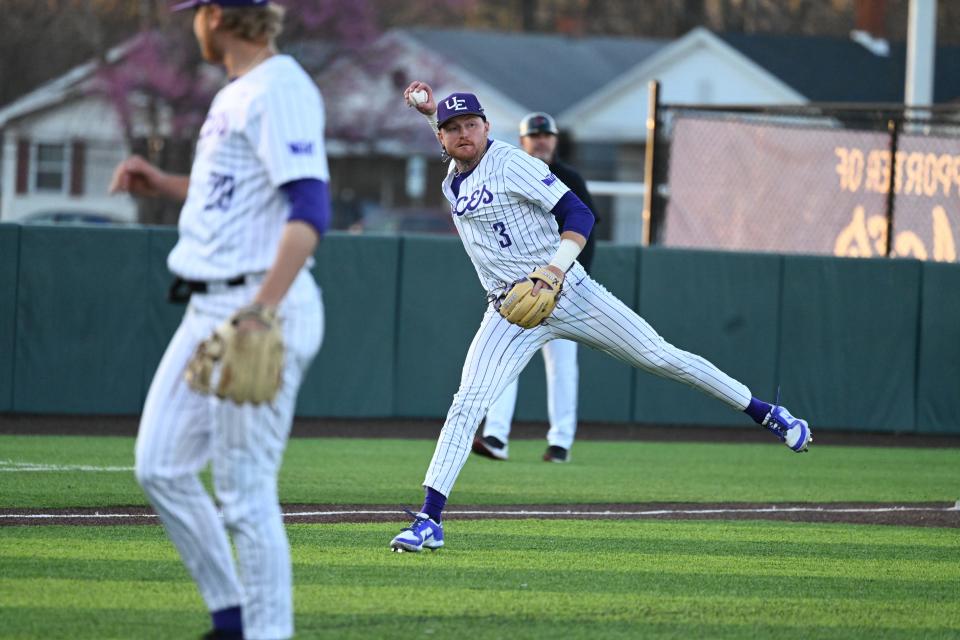 Brent Widder fields a ball during Wednesday's game between the University of Evansville and Southeast Missouri State.