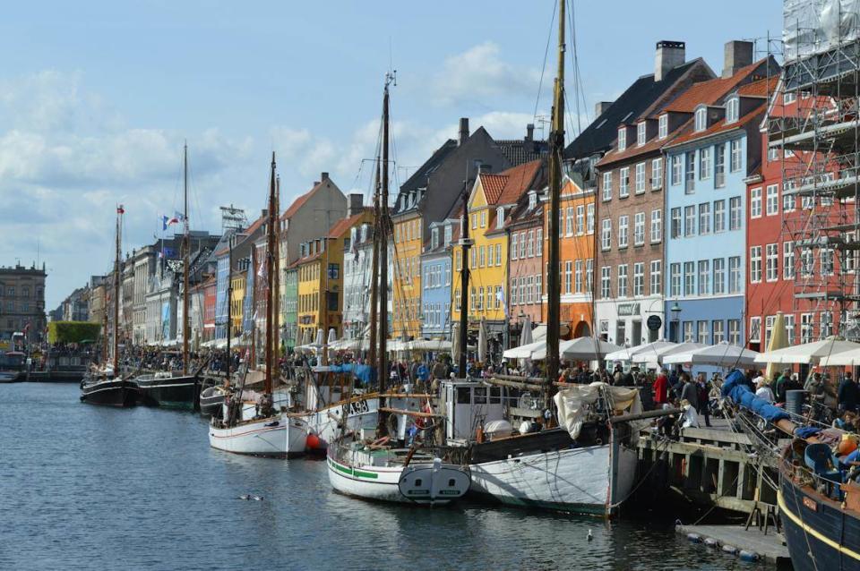 丹麥以其平坦的風景、現代化城市和幸福的生活方式聞名。圖片來源：pexels