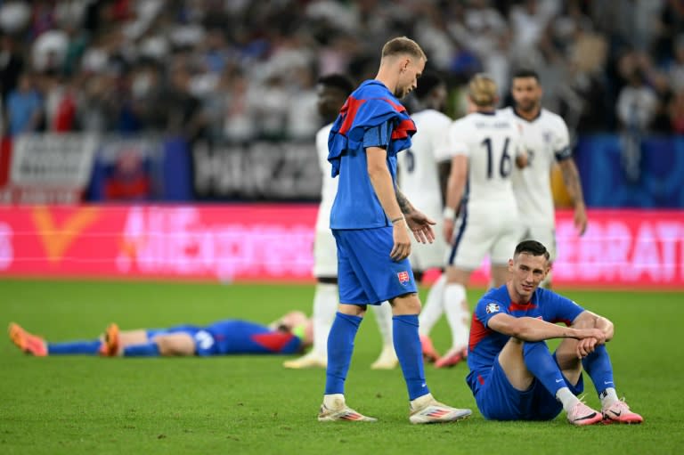 Los jugadores de Eslovaquia después de la eliminación ante Inglaterra en octavos de final de la Eurocopa. En Gelsenkirchen (Alemania), el 30 de junio de 2024 (PATRICIA DE MELO MOREIRA)