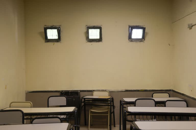 Un aula con escasa ventilación en una escuela secundaria de la localidad de Villa Luzuriaga, La Matanza