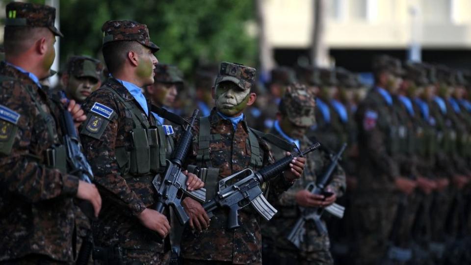 Militares salvadoreños.