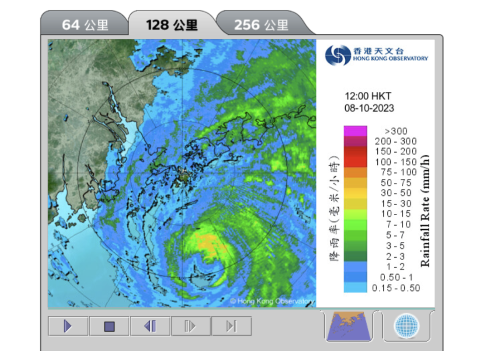 2023-10-08 12:00，天氣雷達圖像 (128 公里)。預計小犬風雨較強部份於下午撲港。