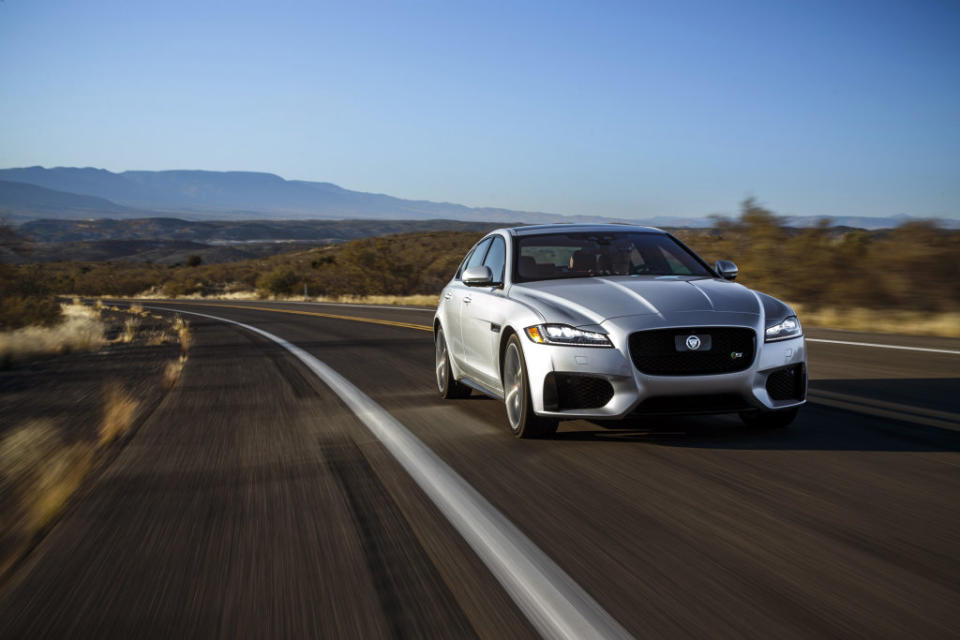 叫戰雙B跑房車，2019年式JAGUAR XF 300 Sport正式登陸美國