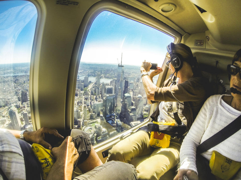 Turistas a bordo de un helicóptero en Nueva York (Getty).