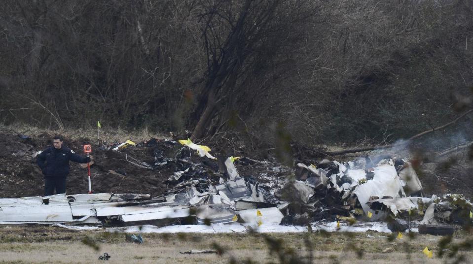 Investigators examine the site of a plane crash Tuesday, Feb. 4, 2014 near Nashville. (AP Photo/Mark Zaleski)