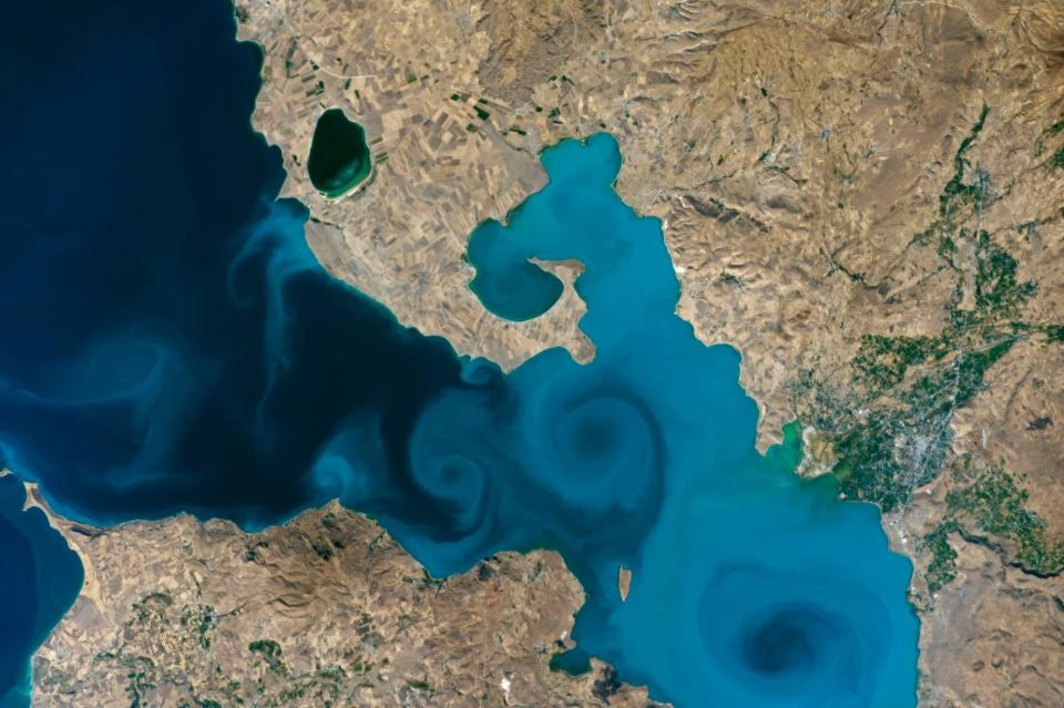 網民票選第一位就係土耳其嘅鹼湖「Lake Van」。
（圖：earthobservatory.nasa.gov）

