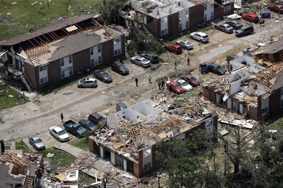 Vista aérea de los daños causados por una tormenta en Jefferson City, Missouri, el jueves 23 de mayo de 2019, después del paso de un tornado durante la noche. (AP Foto/Jeff Roberson)